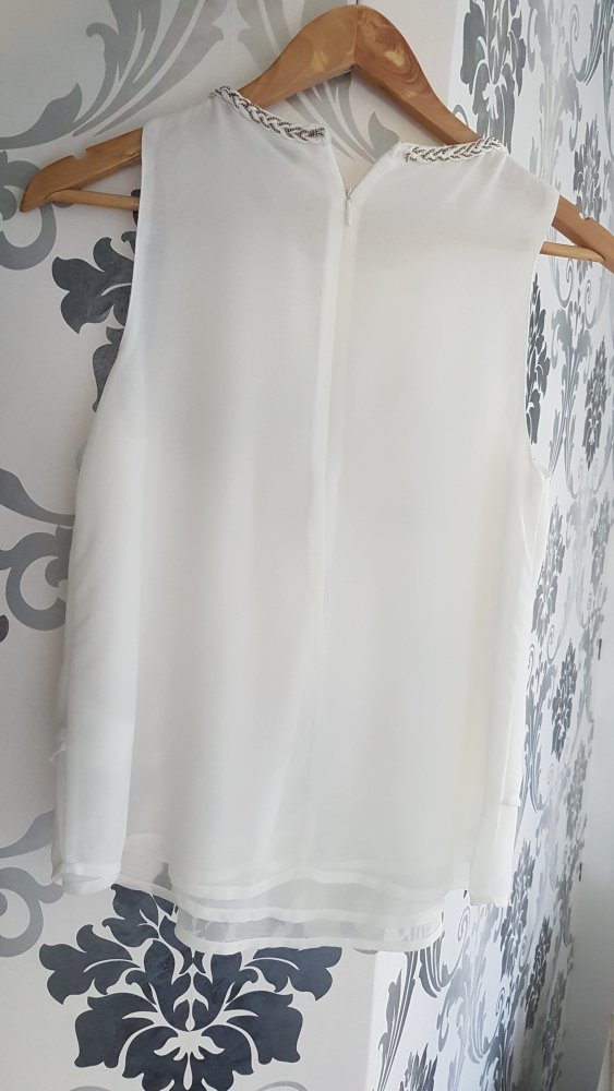 Weiße ärmellose Bluse im Lagenlook mit Perlen
