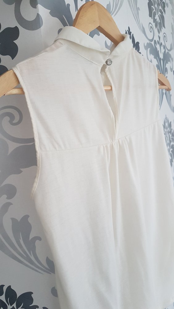 Bluse mit Spitze und Knopfleiste Creme