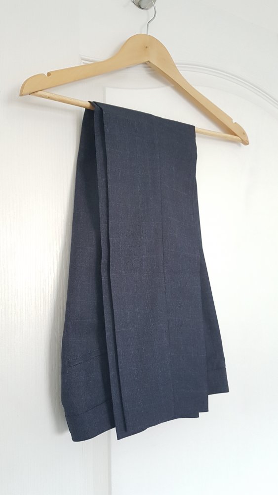 Schicke Business Stoffhose mit Bügelfalte in Dunkelblau