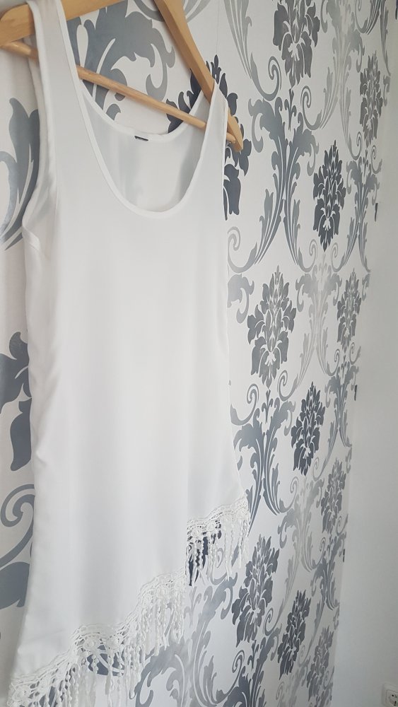 Weißes Top mit Fransen