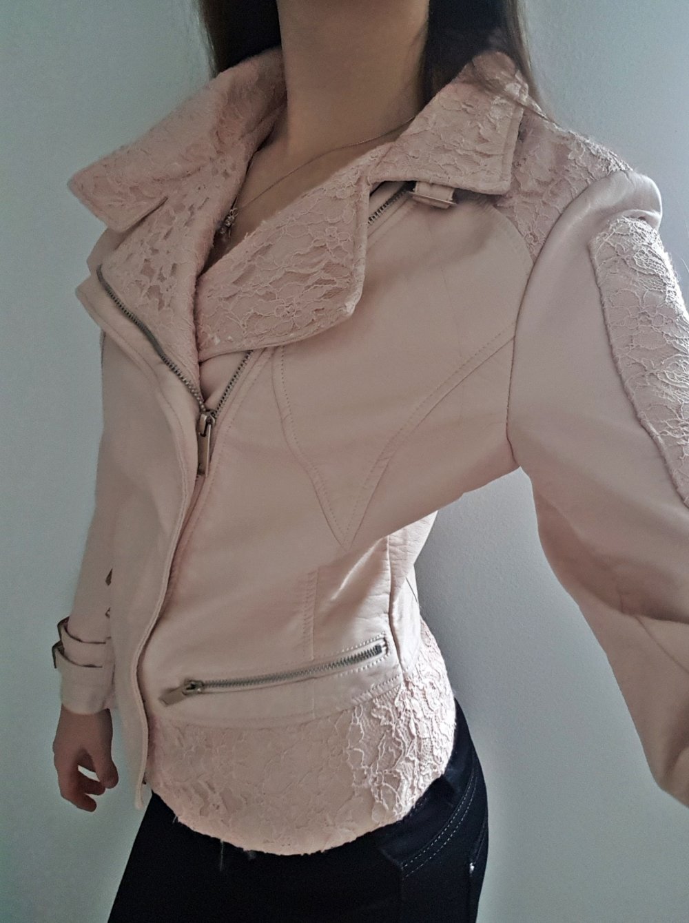 NEU - Rosa Lederjacke mit Spitze