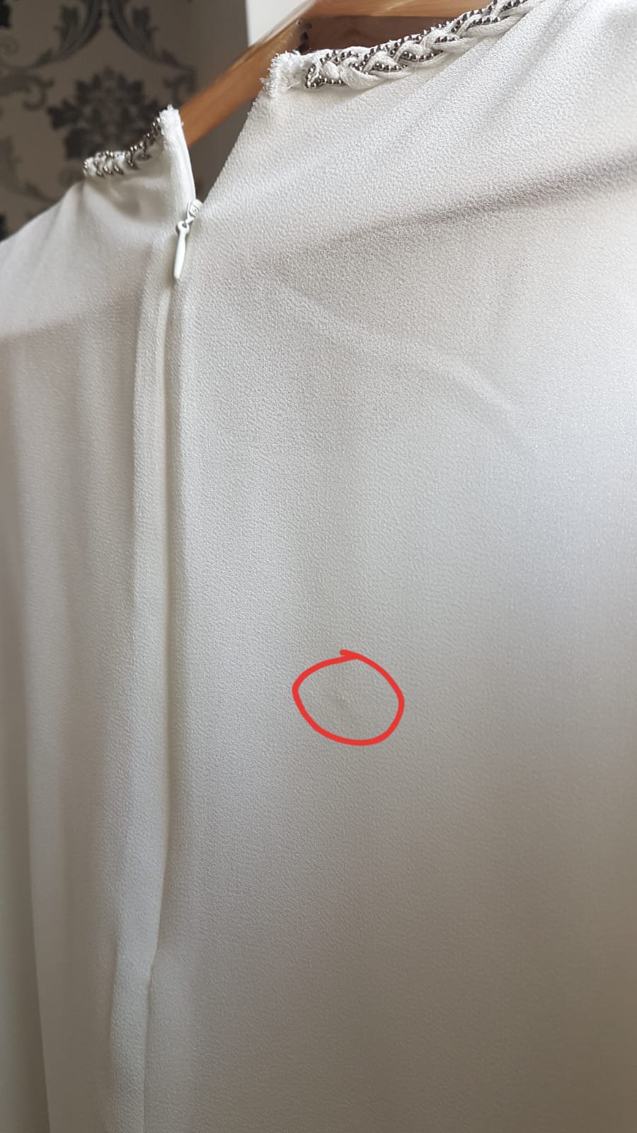 Weiße ärmellose Bluse im Lagenlook mit Perlen