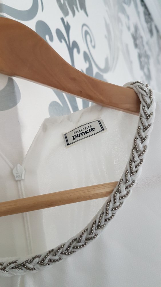 Weiße ärmellose Bluse im Lagenlook mit Perlen