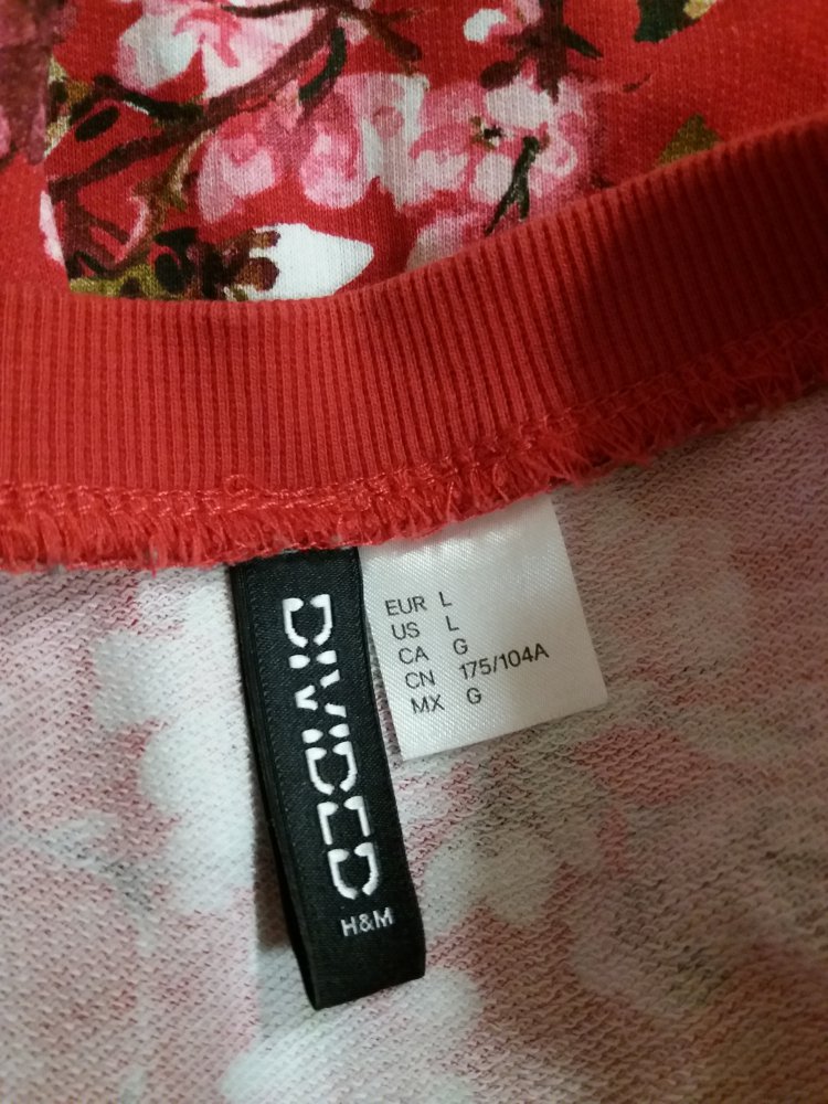 Pullover mit japanischen Kirschblüten