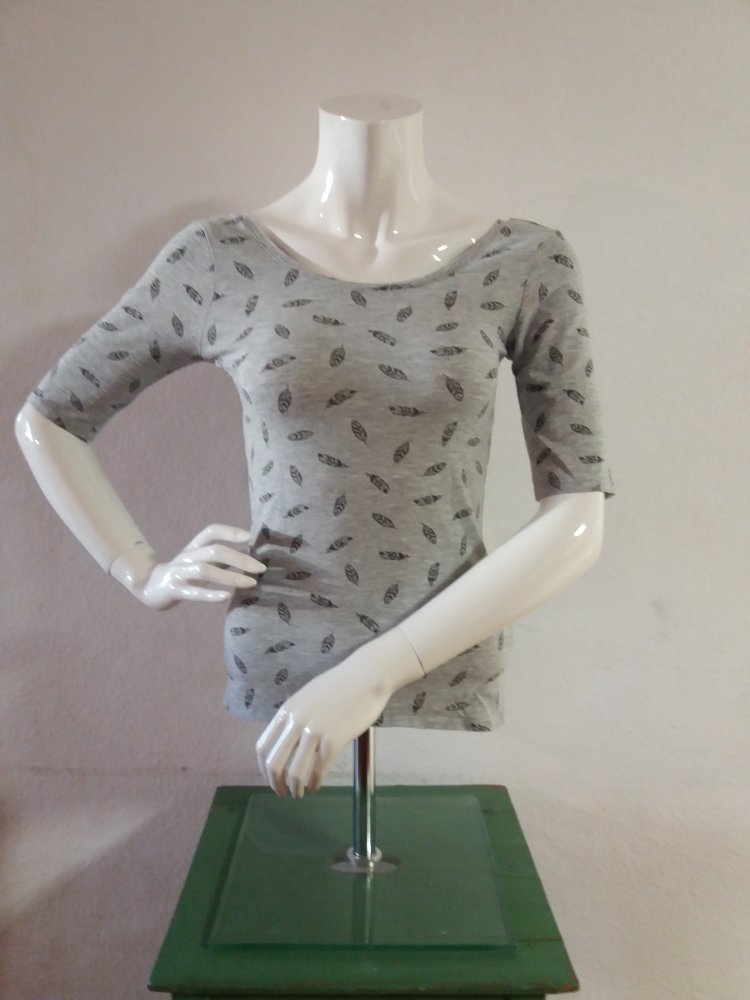 3/4 Oberteil mit Rückenausschnitt und Federn