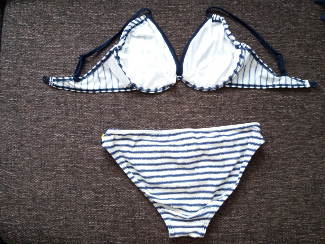 Gestreifter Bikini