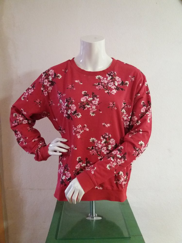 Pullover mit japanischen Kirschblüten