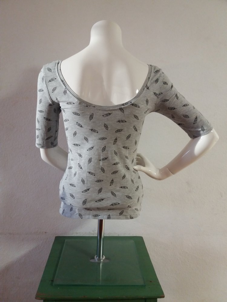 3/4 Oberteil mit Rückenausschnitt und Federn