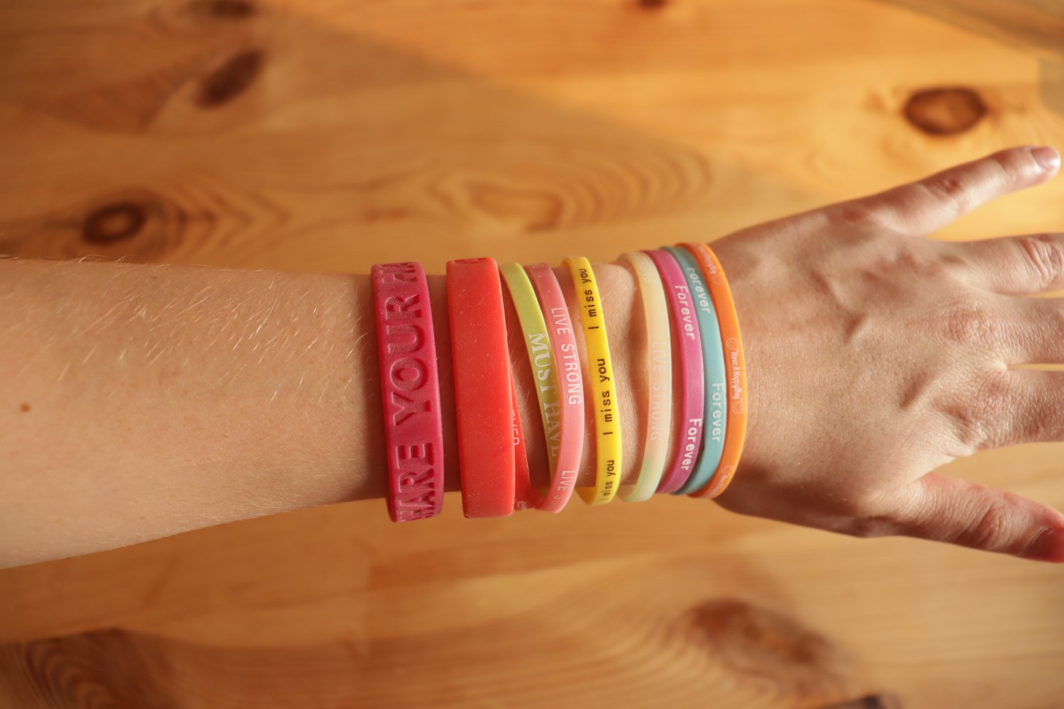 Bunte Silikonarmbänder mit Statements ~ cute, kawaii, Decora Fashion