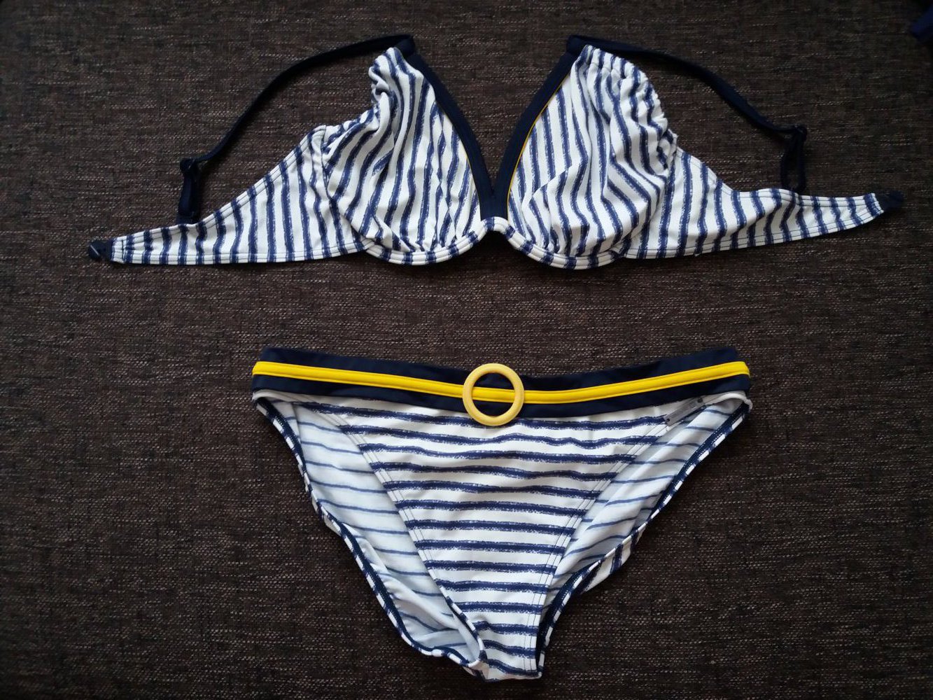 Gestreifter Bikini