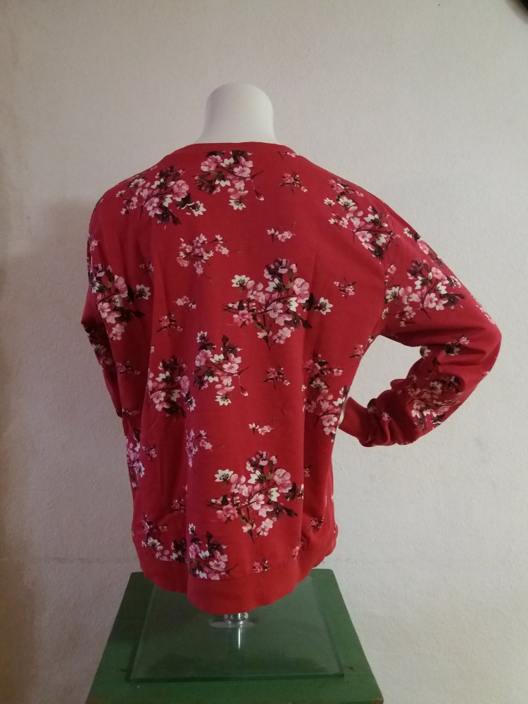 Pullover mit japanischen Kirschblüten