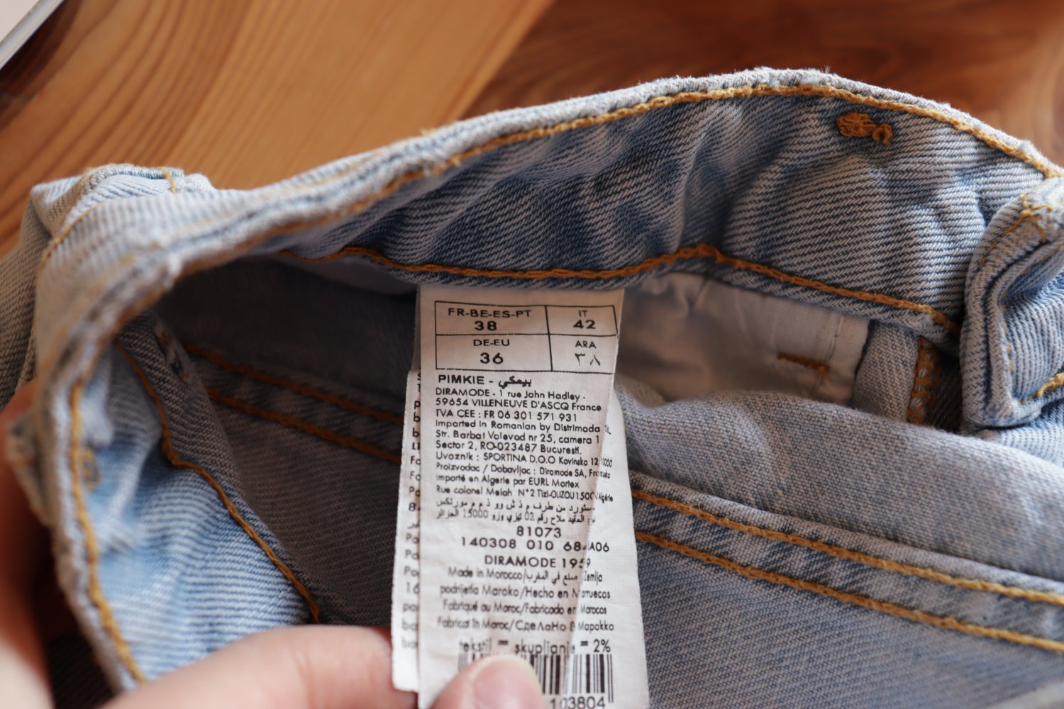 High Waist Shorts mit Stickerei