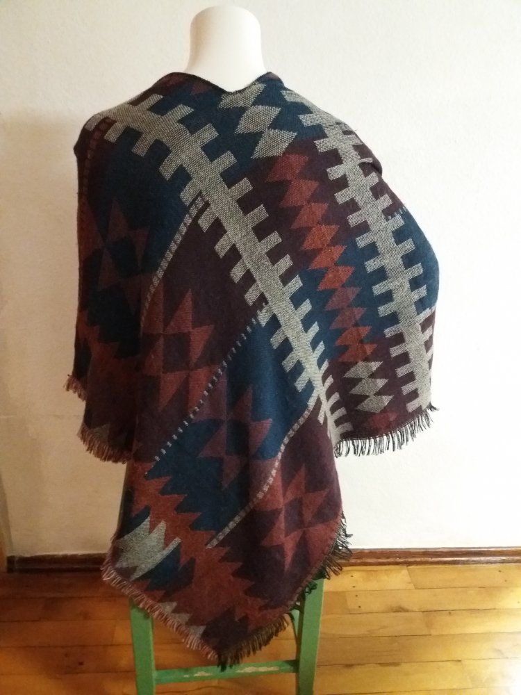 Strick Poncho
