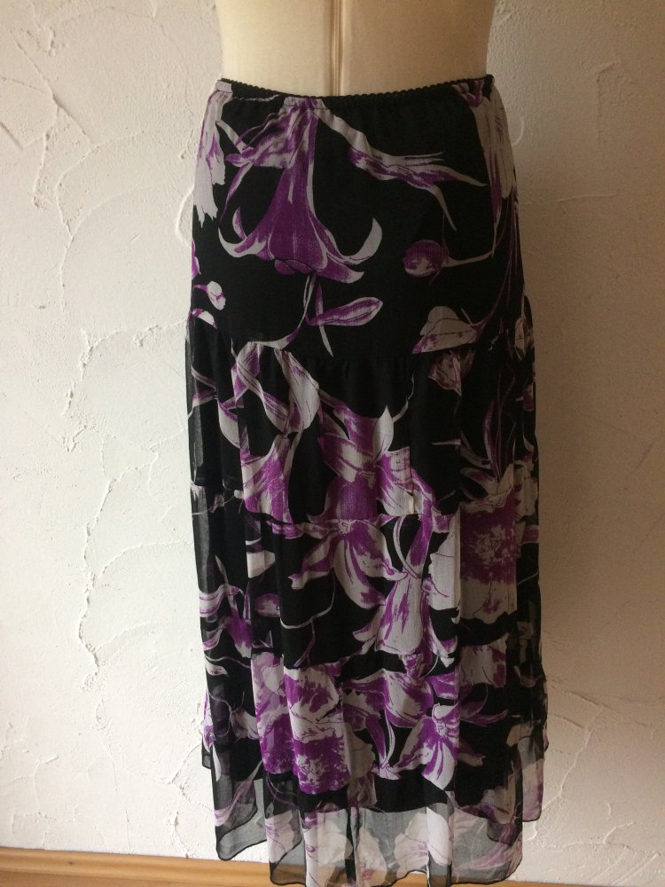 „MARK ADAM“ EXKLUSIVER MIDIROCK GR. 42