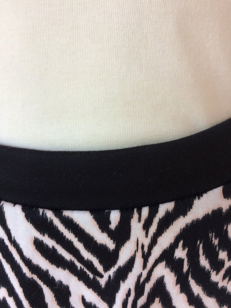 NEUWERTIGER H&M Rock Gr. 36