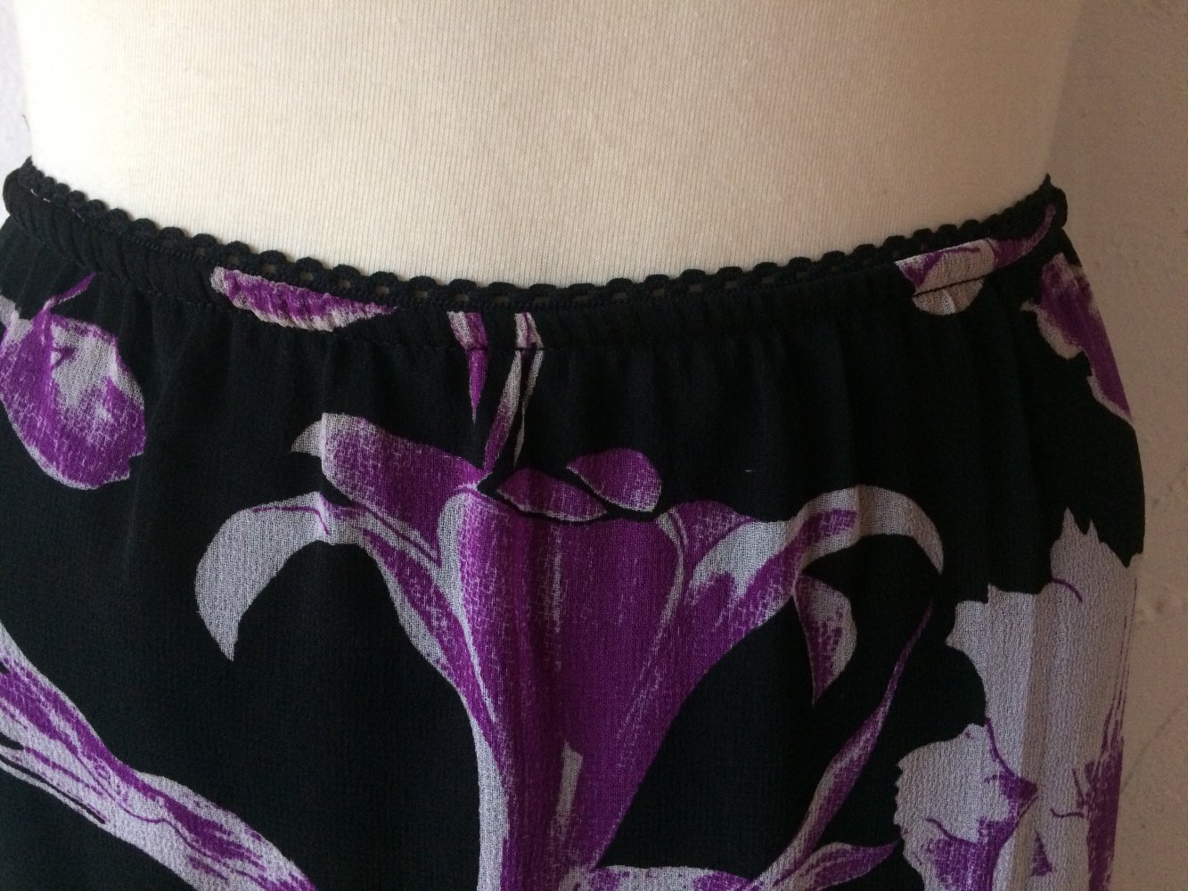 „MARK ADAM“ EXKLUSIVER MIDIROCK GR. 42