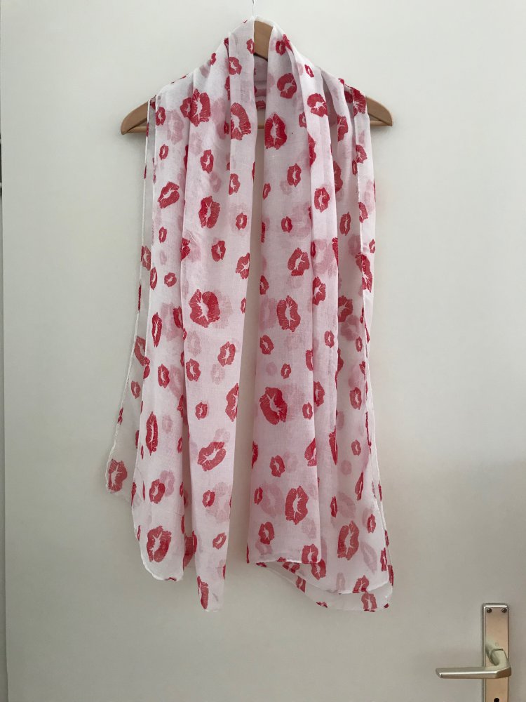 Schal mit Kussmundmotiv