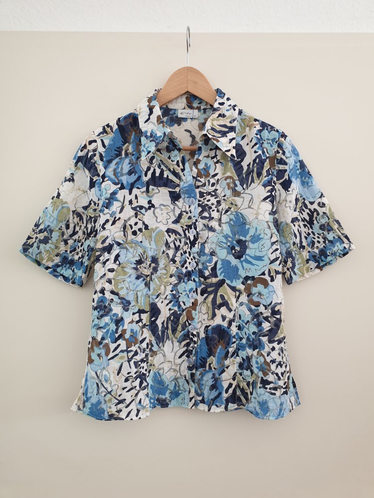 Kurzarmbluse mit Blumenmotiv in 38