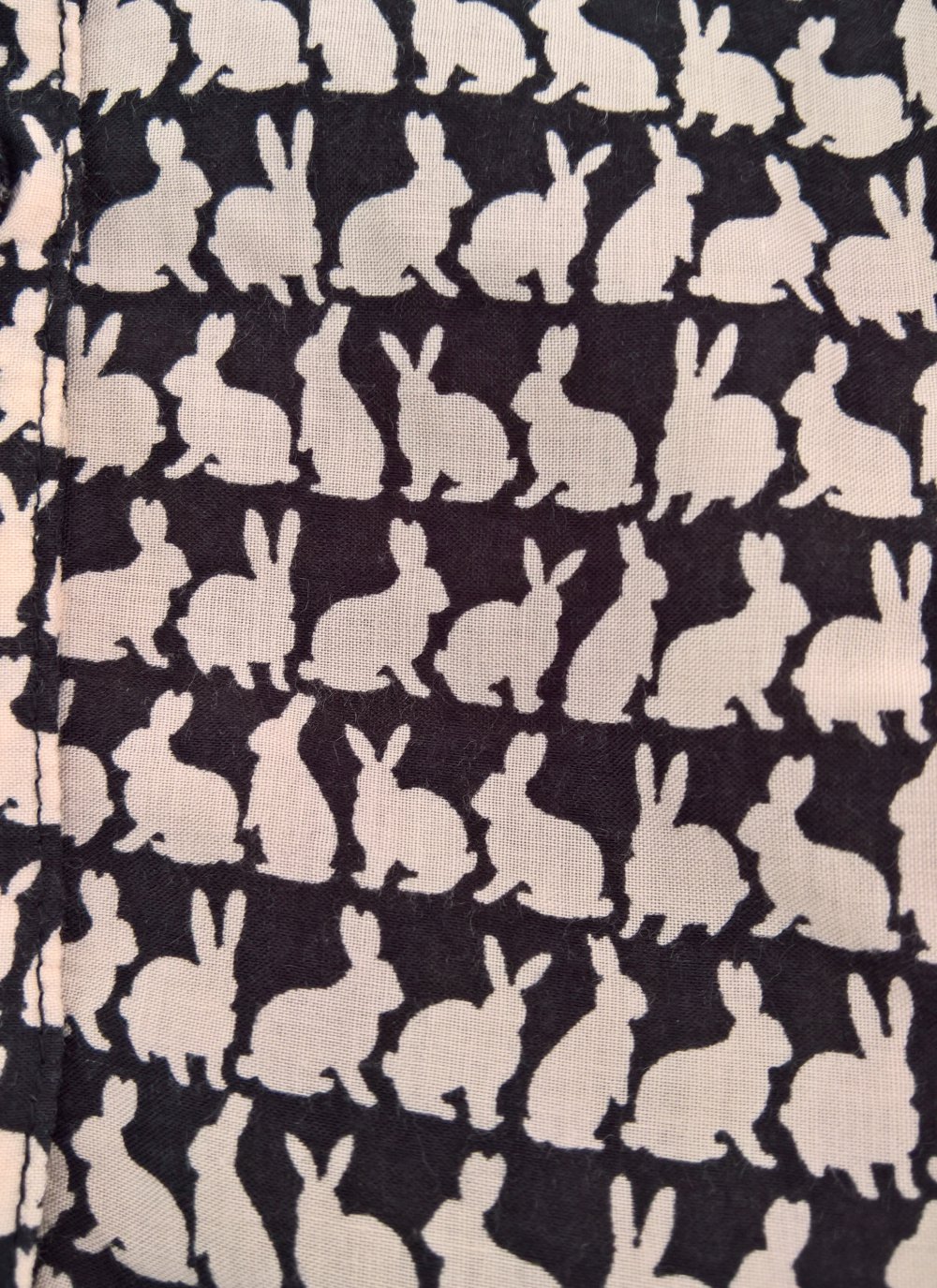 ungetragene Bluse mit Häschenmotiv