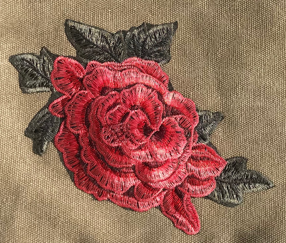 Tasche mit Rosenapplikation