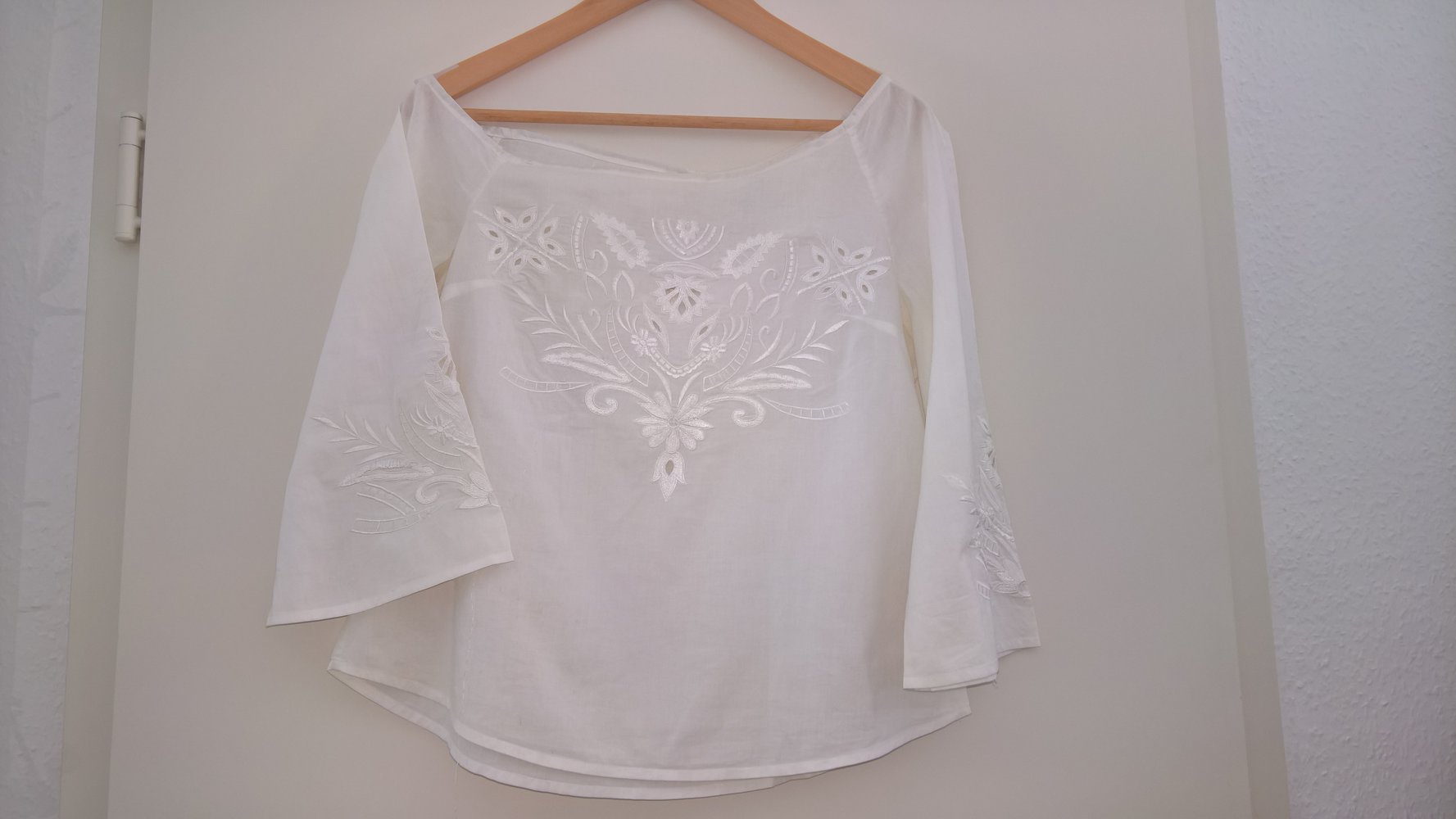 süß bestickte Bluse