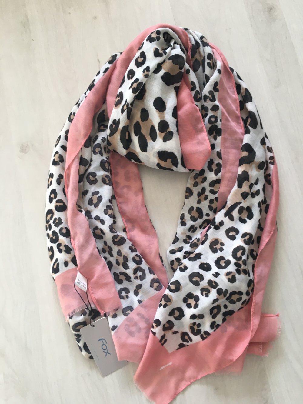 Vanessa & Melissa Leichter sommerlicher Damen Schal in frischen Farben in Leopard Muster