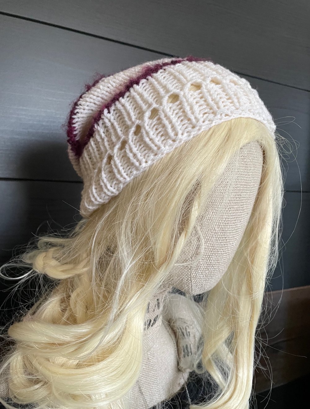 Handarbeit Weise Mütze mit schönen Details