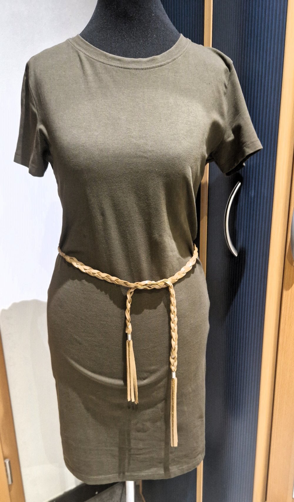 Khaki-Kleid – Gut erhalten, ohne Gürtel