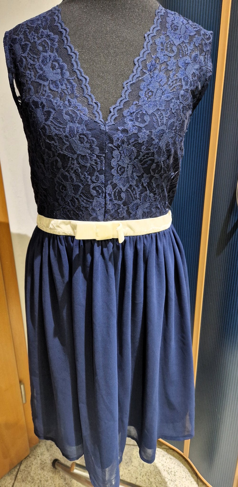 Elegantes ASOS Kleid