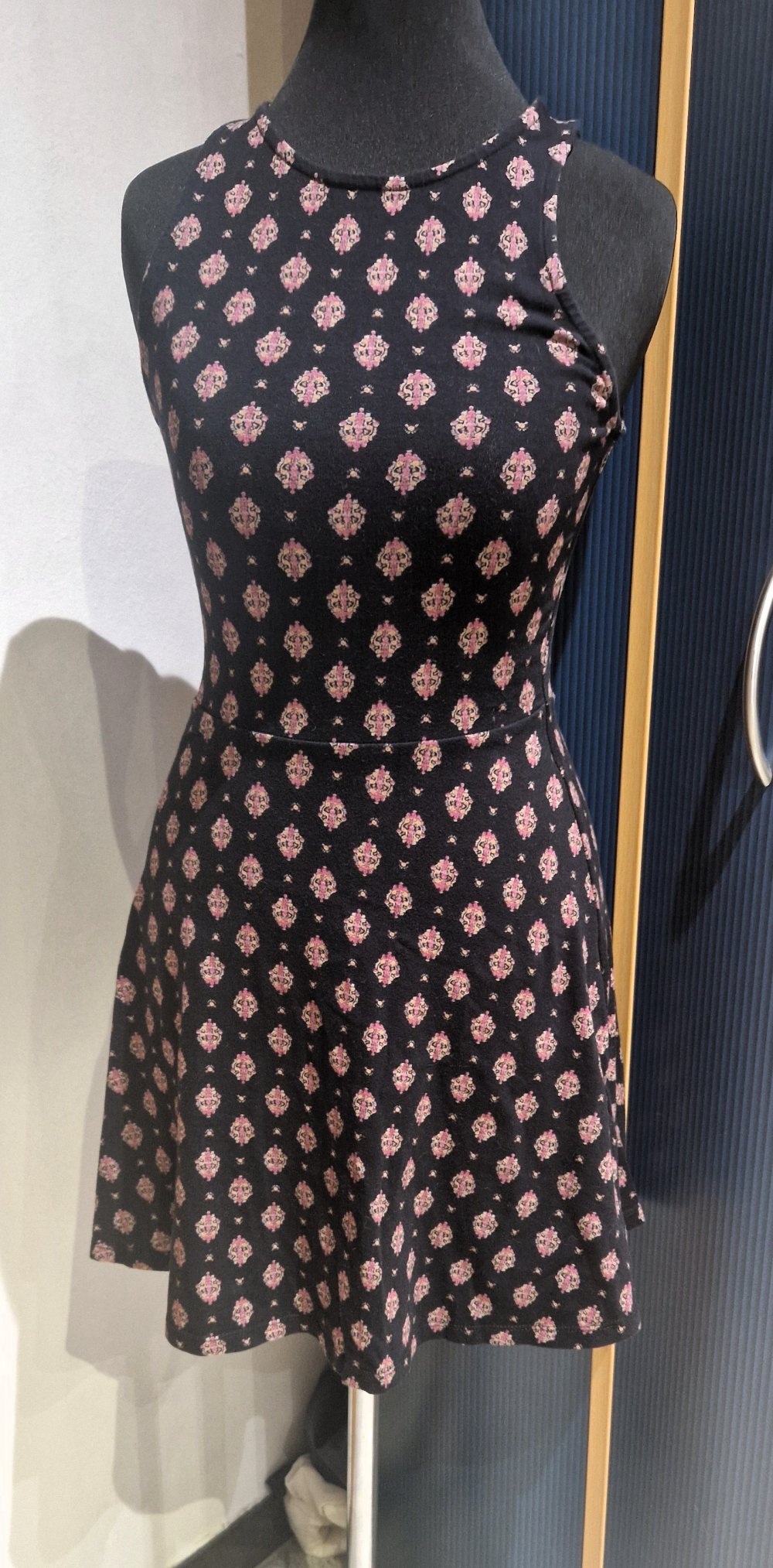 Damenkleid mit Rosa Muster