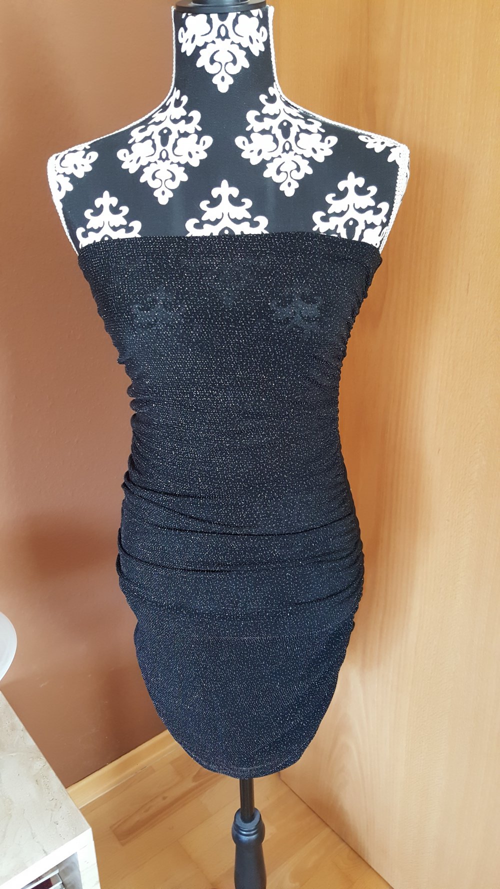 schönes Glitzerkleid