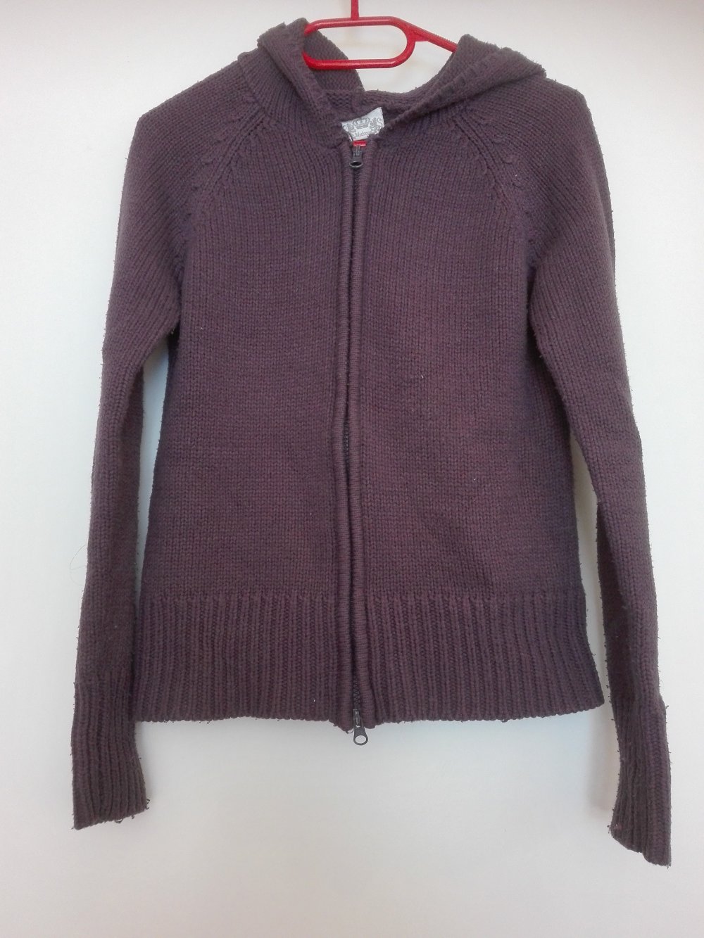 lila Strickjacke mit Reißverschluss 