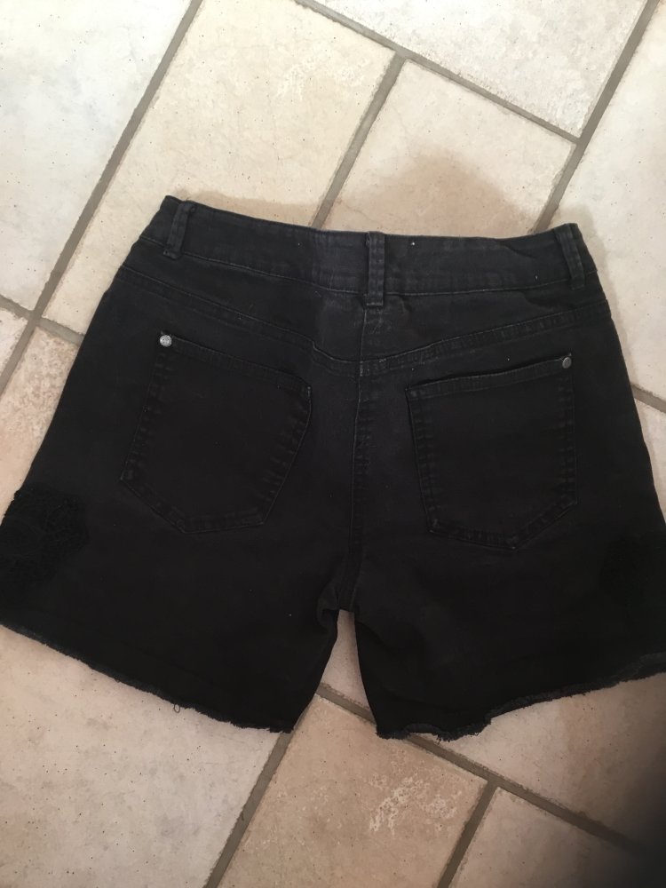 Schöne schwarze Shorts gr.36 mit Applikationen 