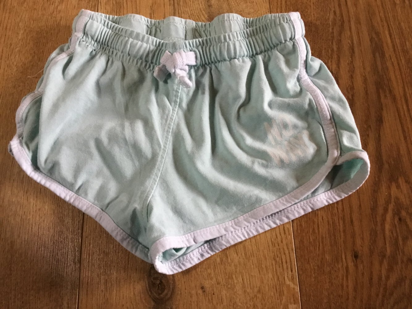 Schöne neuwertige Shorts gr.128/134 mintgrün