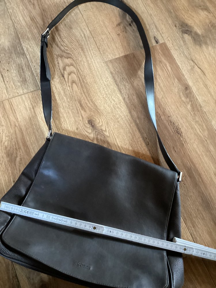 Esprit schöne neuwertige Umhängetasche