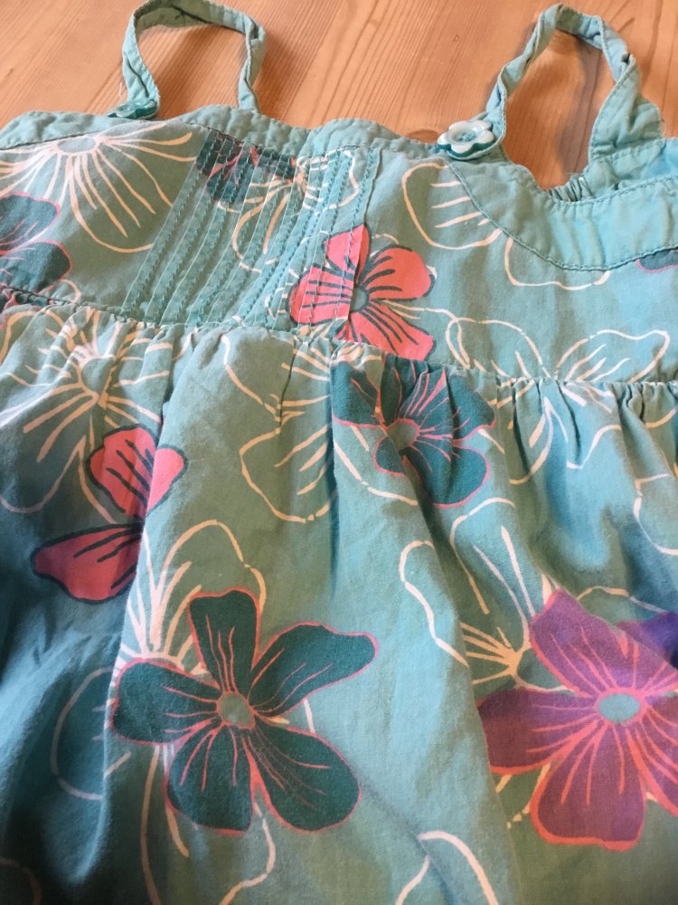 Süßes Kleid gr.122