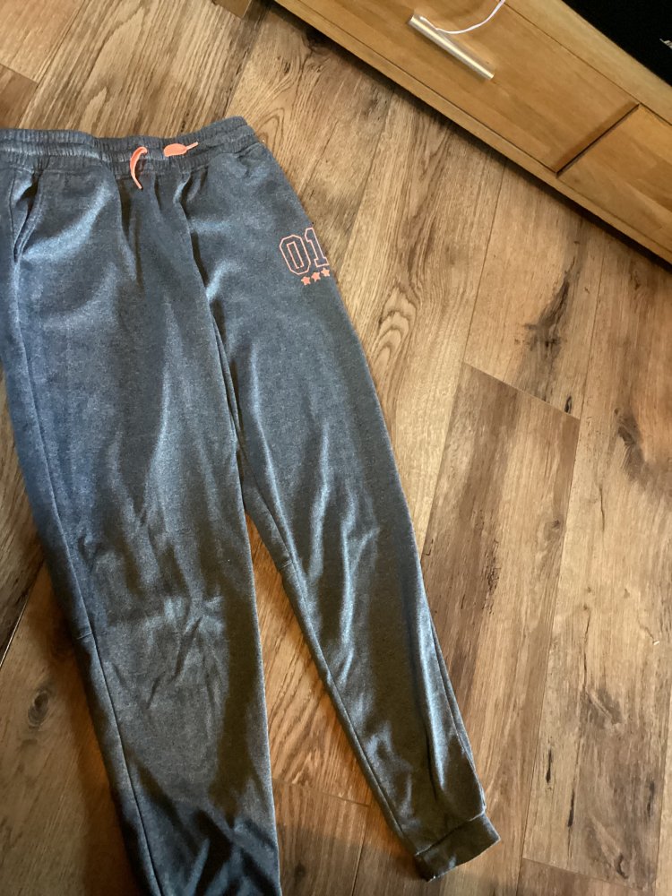 Schöne leichte Jogginghose gr.146/152