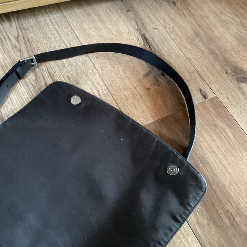 Esprit schöne neuwertige Umhängetasche