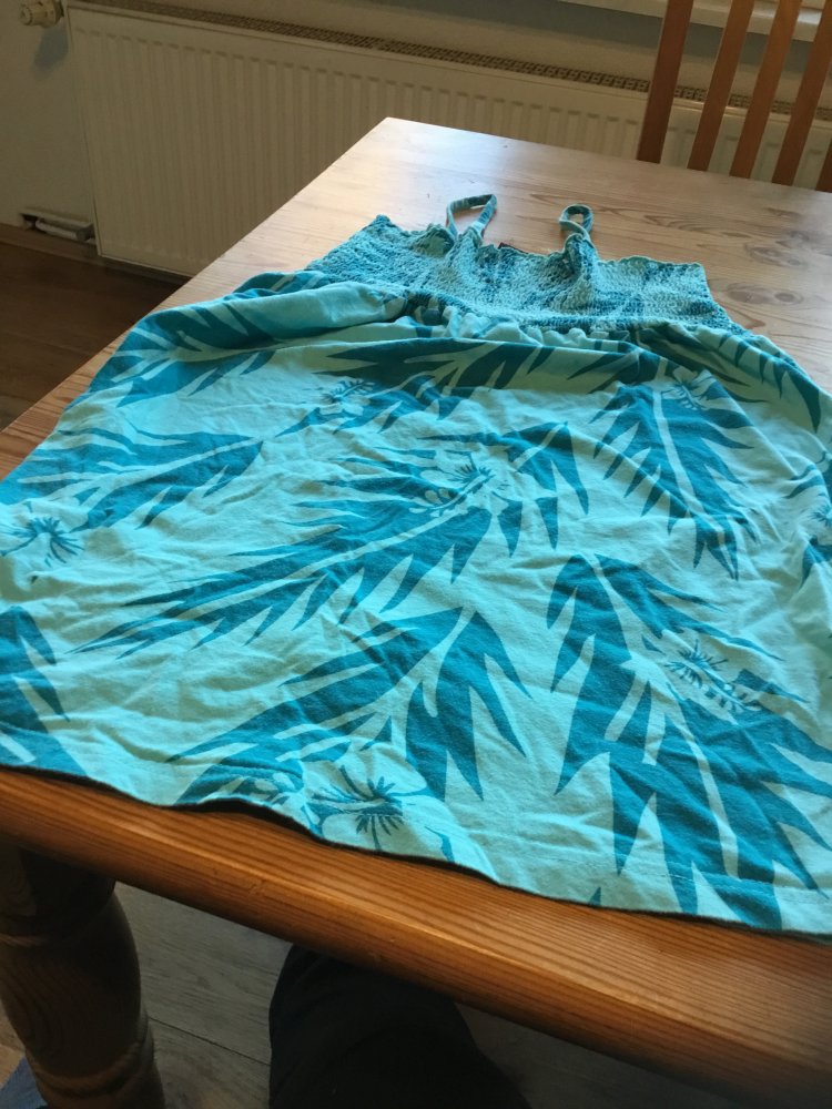 Cash one Schönes Kleid gr.134/140