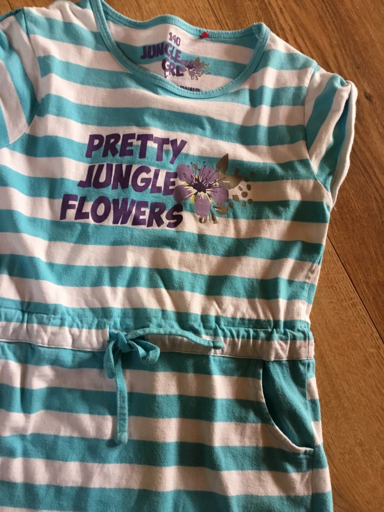 Schönes Strandkleid gr.134/140 von MANGuun 