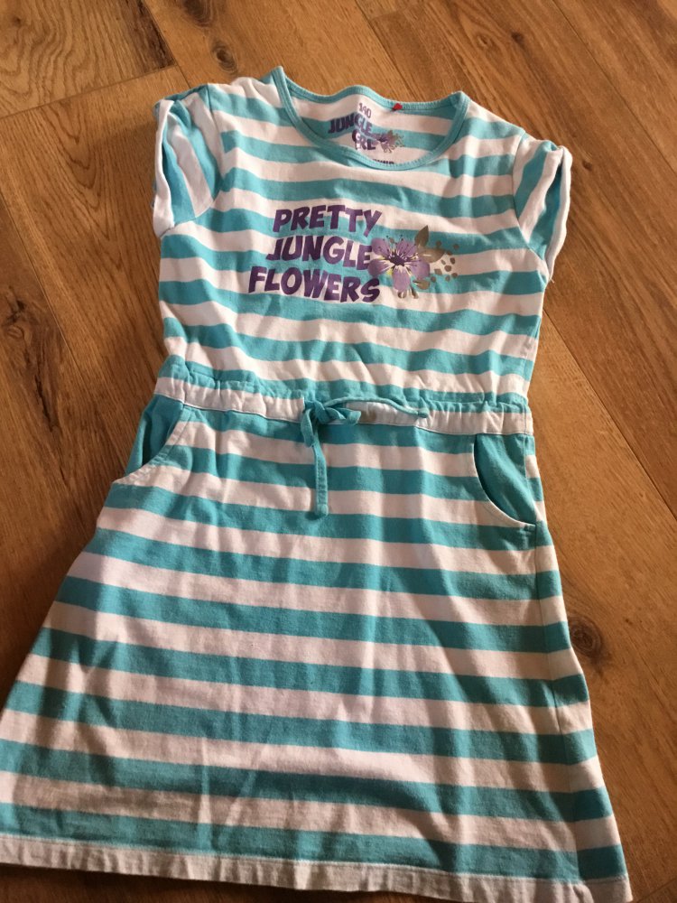 Schönes Strandkleid gr.134/140 von MANGuun 