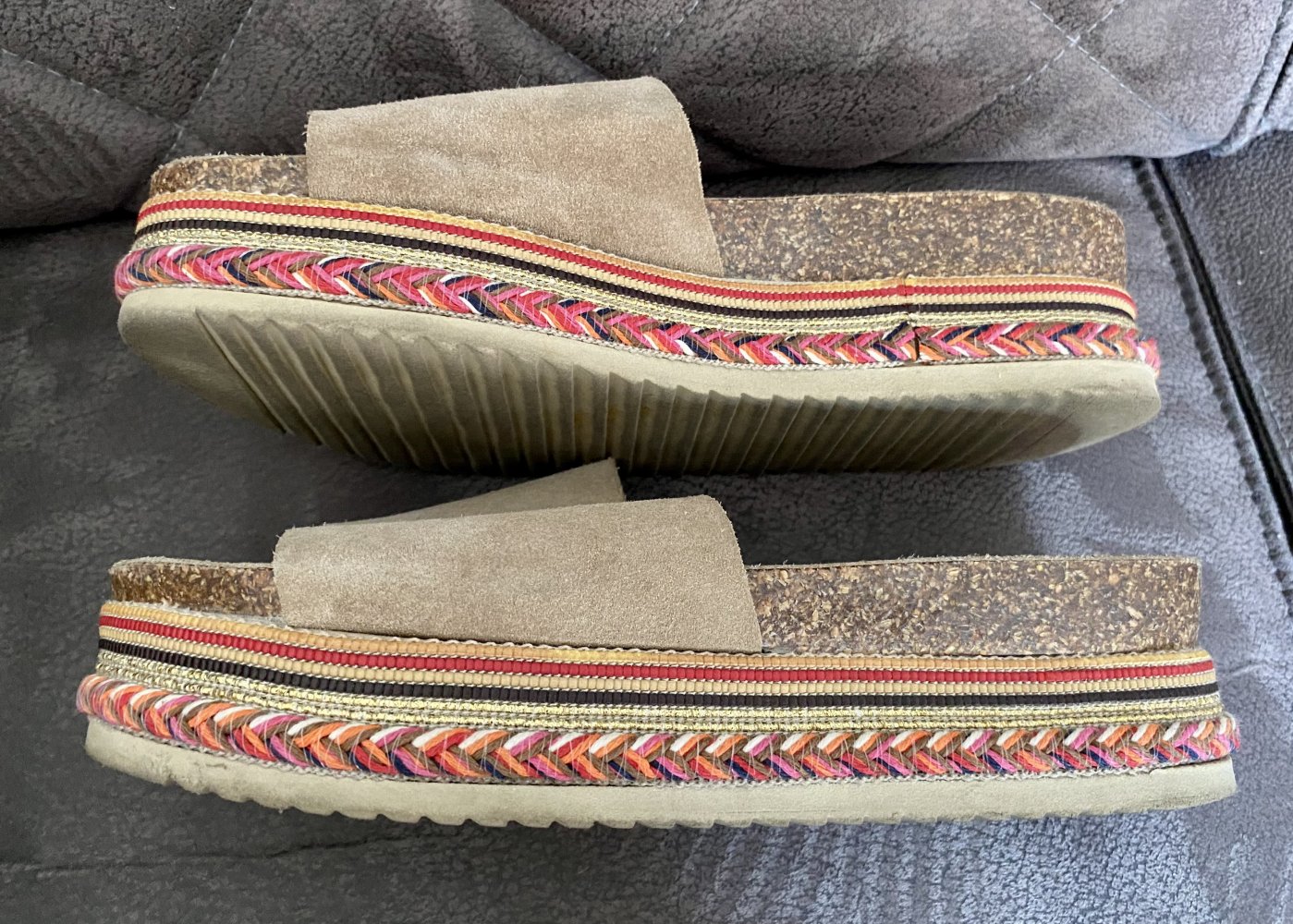 Bullboxer, Pantolette, Sandfarben, Leder, buntes Flechtband, Gr. 39