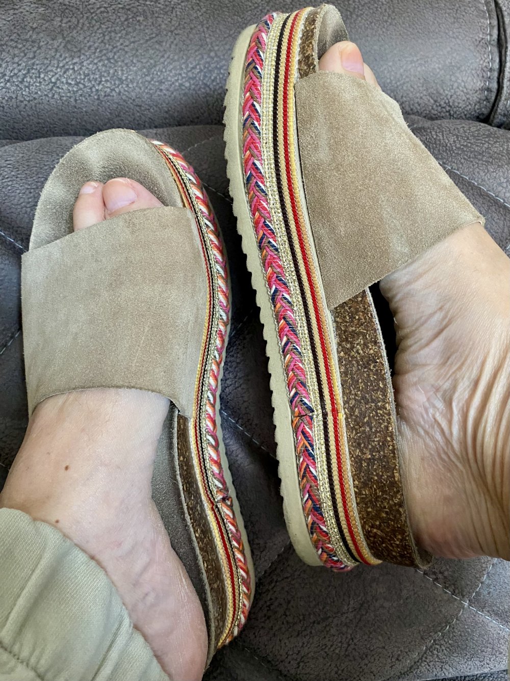 Bullboxer, Pantolette, Sandfarben, Leder, buntes Flechtband, Gr. 39