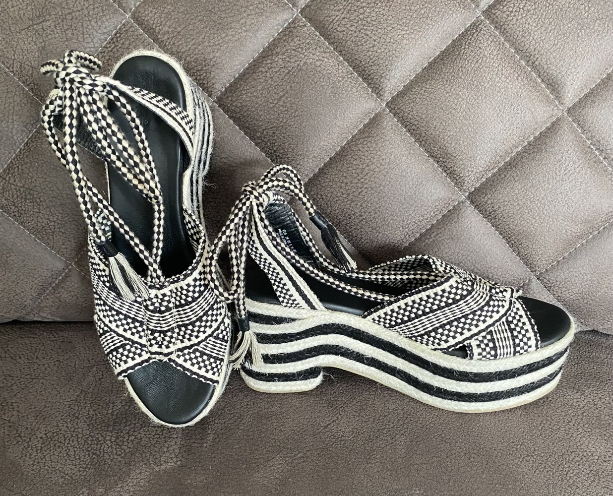 H&M, Sandale, Wedges, schwarz/weiß, Schnürung, Gr. 39