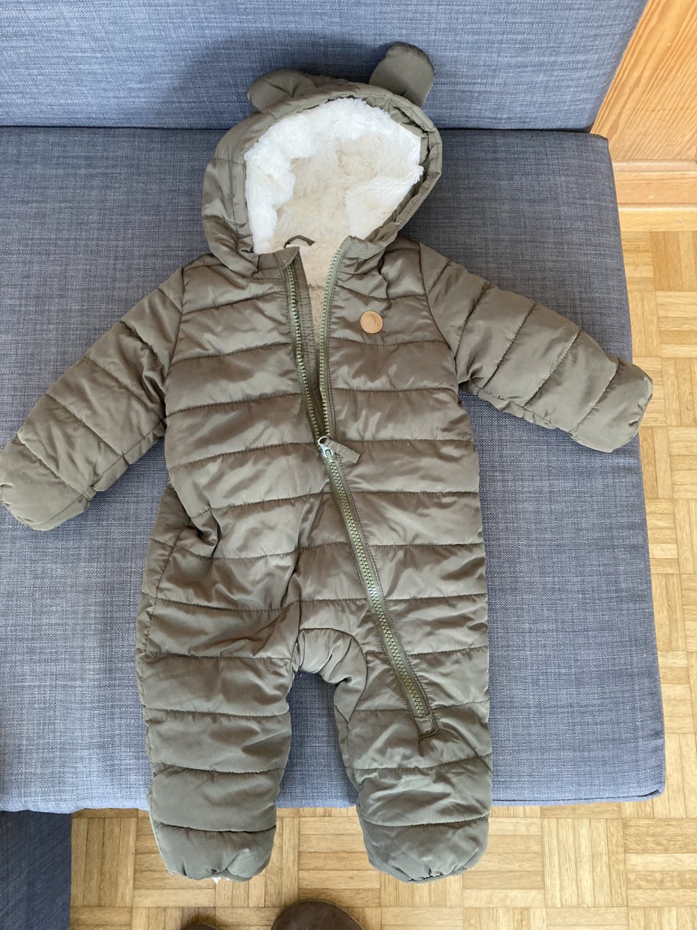 Dunkelgrüner, gefütterter Overall 