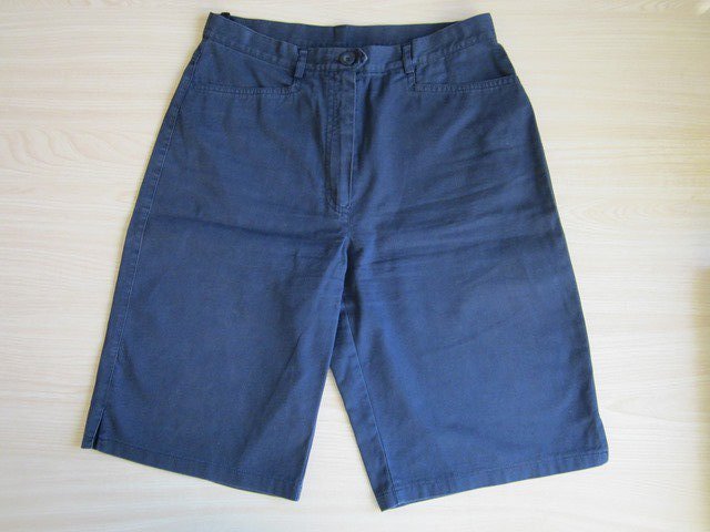 Marineblaue Bermuda-Shorts