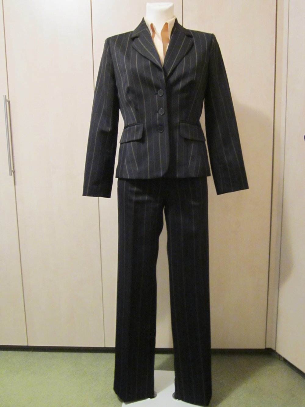 Hosenanzug im Business-Style