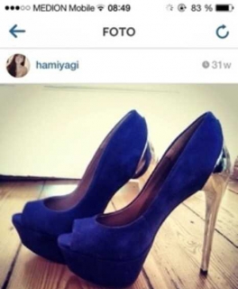 Blaue Wildleder Higheels mit silbernen Absätzen