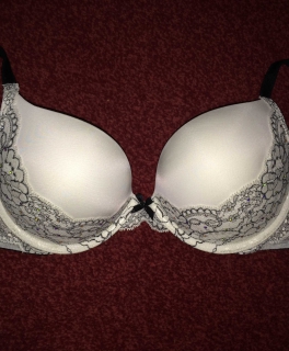 Victoria's Secret Bombshell Push-Up BH Größe 75C