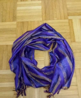 Schöner Lila SeidenSchal